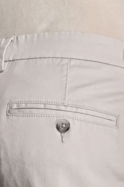Pantaloni chino gesso